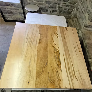 Table en ÉRABLE BICOLORE / 42 po x 42 po x 1 ¾ po